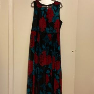 Beautiful black and red floral maxi dress. Enfocus women size 18W.